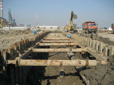U型钢板桩在基础设施建设中的应用与鸿博建设的专业优势