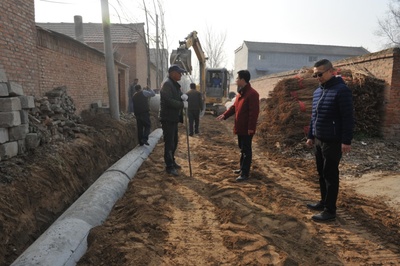 真情洒泥土 实干暖民心——记金乡县马庙镇翟庄村第一书记张征锋与基础设施建设